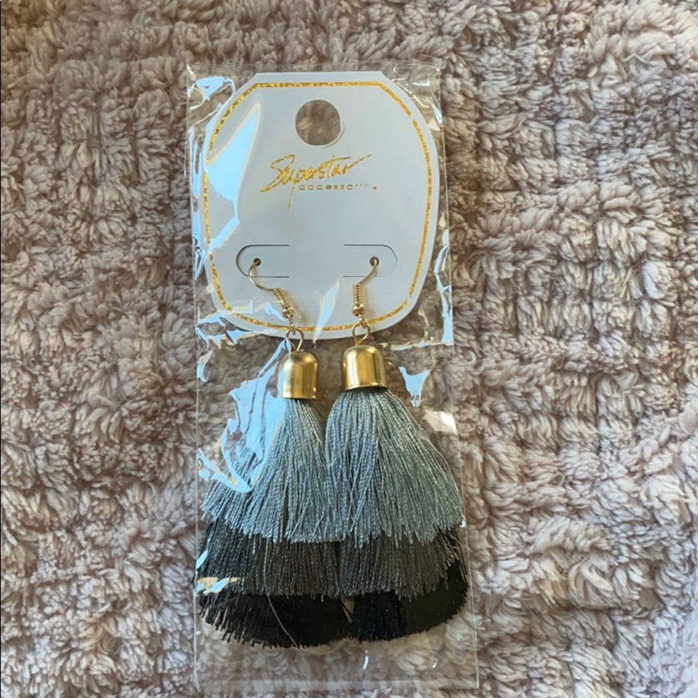 SOLD OUT 3-tier layered Tassel dangle Earrings